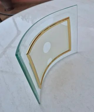 Marco de fotos de vidrio curvo biselado.