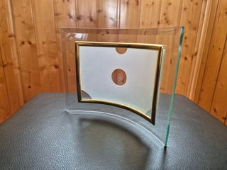 Marco de fotos de vidrio curvo biselado.