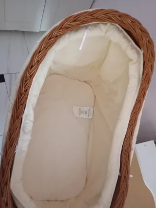 Moisés de mimbre para bebé