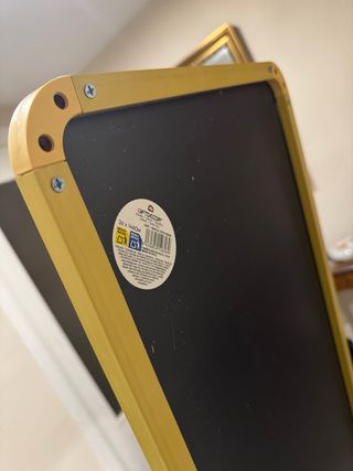 Espejo de pie amarillo