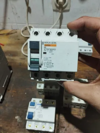 Diferenciales Trifásicos