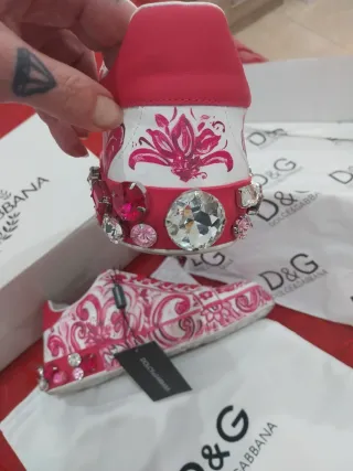 Deportivas Dolce & Gabbana rosas y rojas