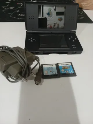 Nintendo DS Lite Negra + Cargador + 2 Juegos