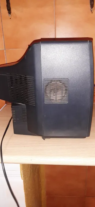 Televisor Sharp Antiguo Negro