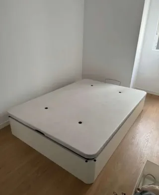 Canapé de madera blanco