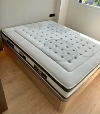 Canapé de madera blanco