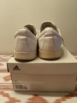 Zapatillas Adidas Blancas y Negras