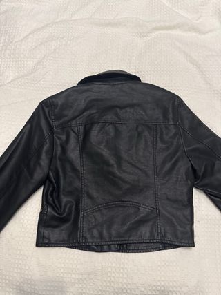 Chaqueta polipiel negra talla 40