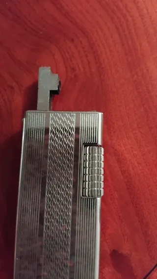 Mechero antiguo de metal plateado