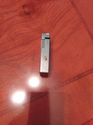 Mechero antiguo de metal plateado