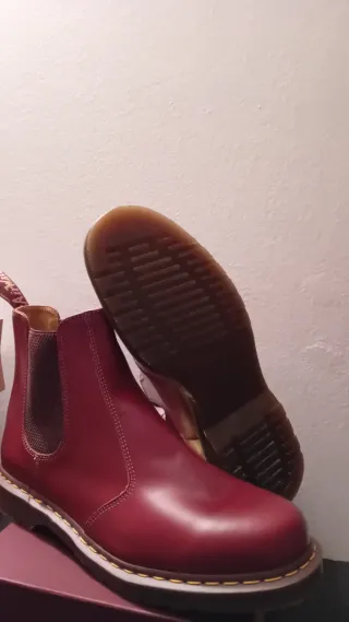 Dr. Martens Made in England Chelsea Boots Pelle