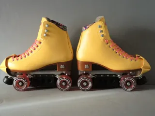 Moxi Beach Bunny 8 (40) Pattini Giallo