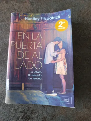 Libro En la puerta de al lado Huntley Fitzpatrick