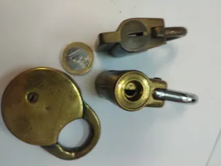 Lote 3 candados antiguos latón