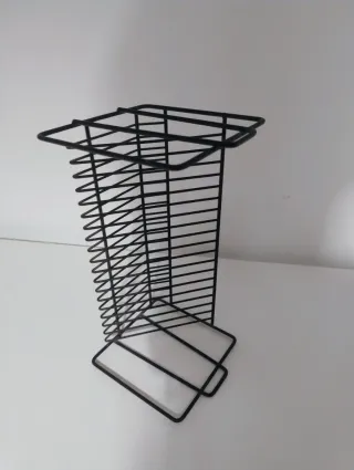 Porta CD de metal negro