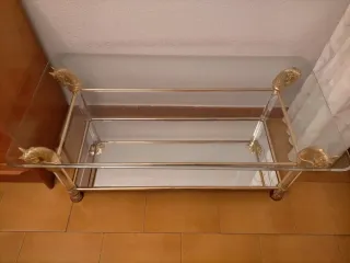 Mesa centro cristal y metal dorado