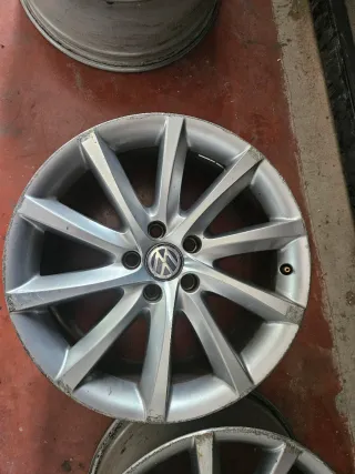 Llantas 18 Volkswagen Audi originales.