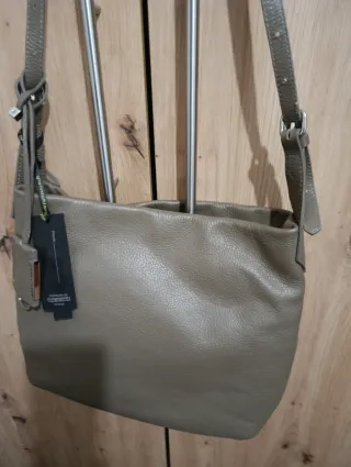 Bolso de piel gris sin estrenar