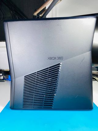 Xbox 360 Slim 250 GB + Mando Original