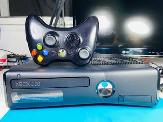 Xbox 360 Slim 250 GB + Mando Original