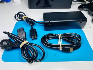 Xbox 360 Slim 250 GB + Mando Original