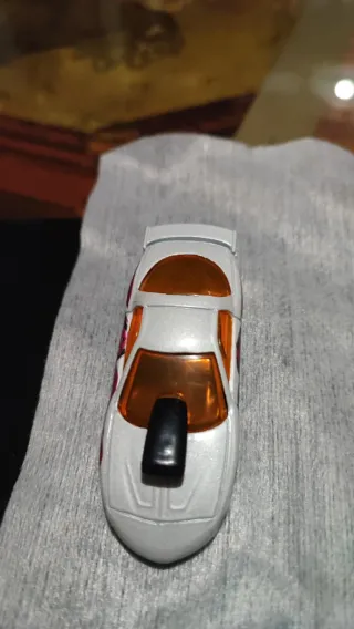 Numero 8 Macchinine di vari modelli e colori