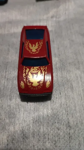 Numero 8 Macchinine di vari modelli e colori