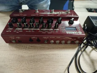 Yamaha DG Stomp effetti chitarra (prezzo affare)