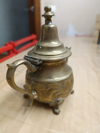 Tetera Artesanal de Latón Cincelado (16x17 cm)