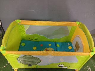 Cuna de viaje portátil