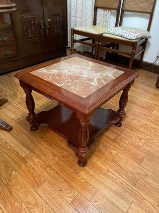 Mesita de salón con tapa de mármol