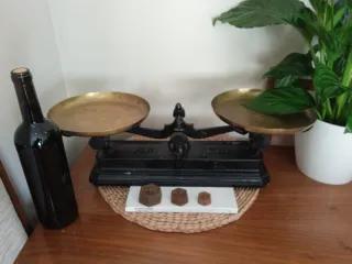 Antigua bascula balanza y lote 3 pesas