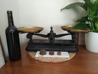 Antigua bascula balanza y lote 3 pesas