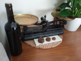 Antigua bascula balanza y lote 3 pesas