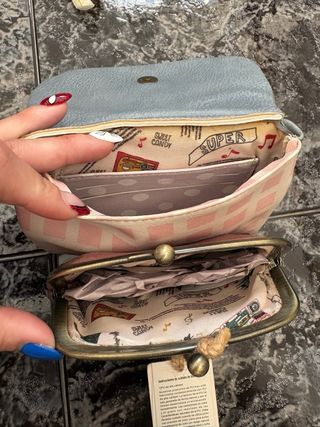 Monedero con dibujo de niña y bicicleta