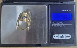 Anillo de oro de 18k piedras, 9.52 g, T-18.