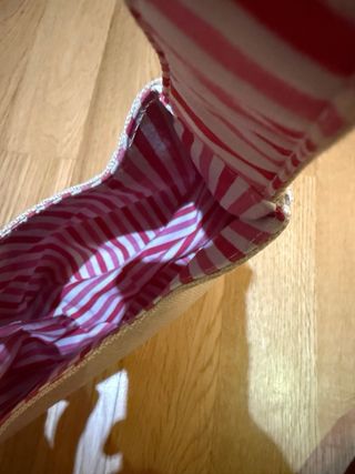 Bolso beige con forro a rayas