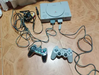 Consola PlayStation 1 con 2 mandos