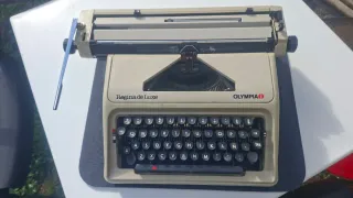 Máquina de escribir Olympia Regina de Luxe