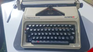 Máquina de escribir Olympia Regina de Luxe