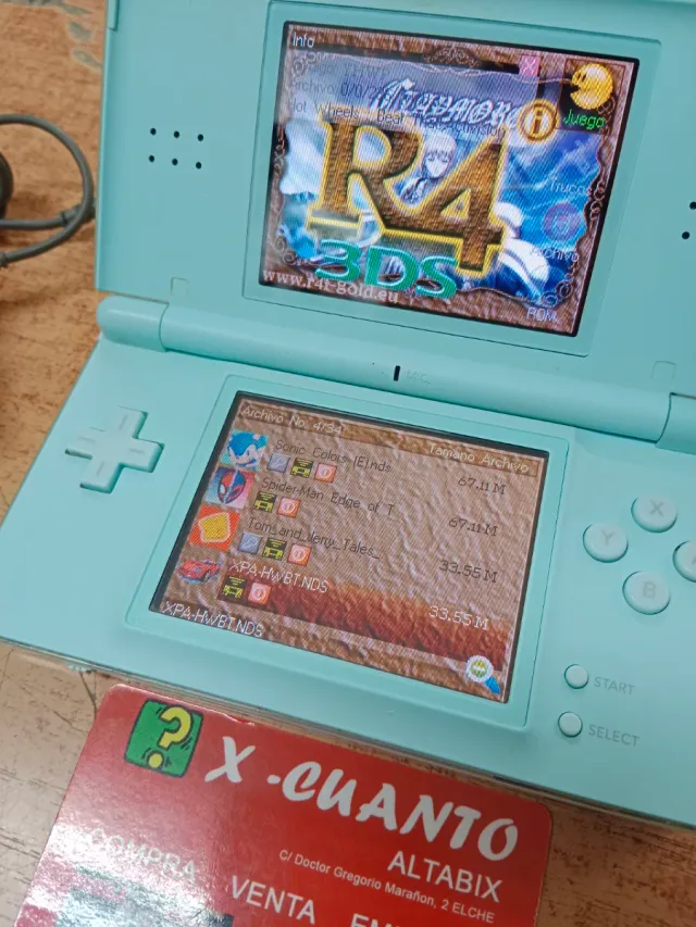 CONSOLA NINTENDO DS LITE CON CARGADOR Y JUEGOS