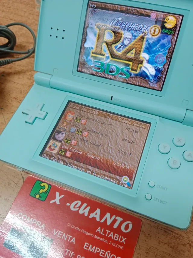 CONSOLA NINTENDO DS LITE CON CARGADOR Y JUEGOS