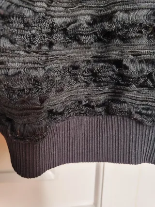 Jersey negro con textura