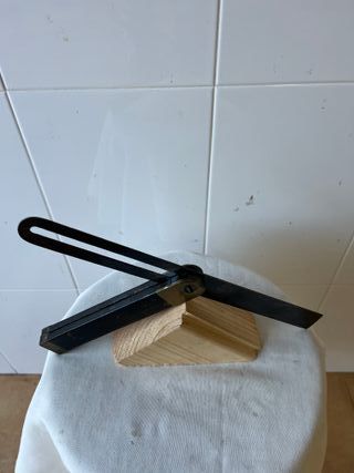 Escuadra carpintero bronce y ébano, esta restaurad