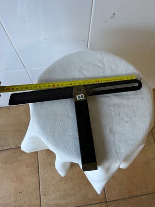 Escuadra carpintero bronce y ébano, esta restaurad