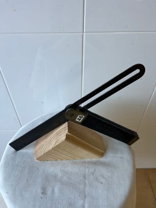 Escuadra carpintero bronce y ébano, esta restaurad