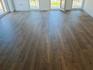 Instalación puertas y suelo laminado