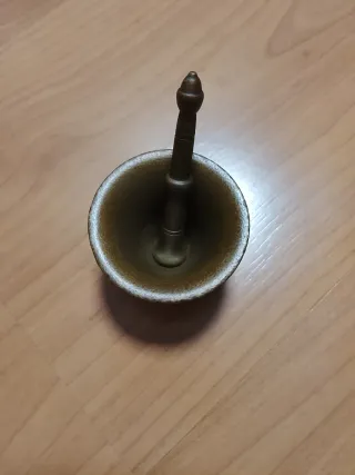 Almirez de bronce antiguo