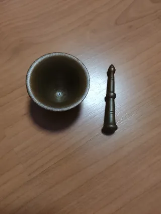 Almirez de bronce antiguo