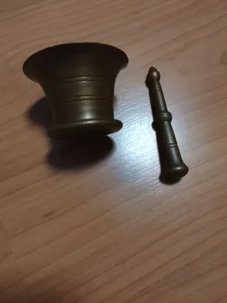 Almirez de bronce antiguo